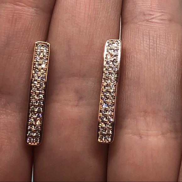 🌟 Rose Gold Earrings - Picture 3 of 6